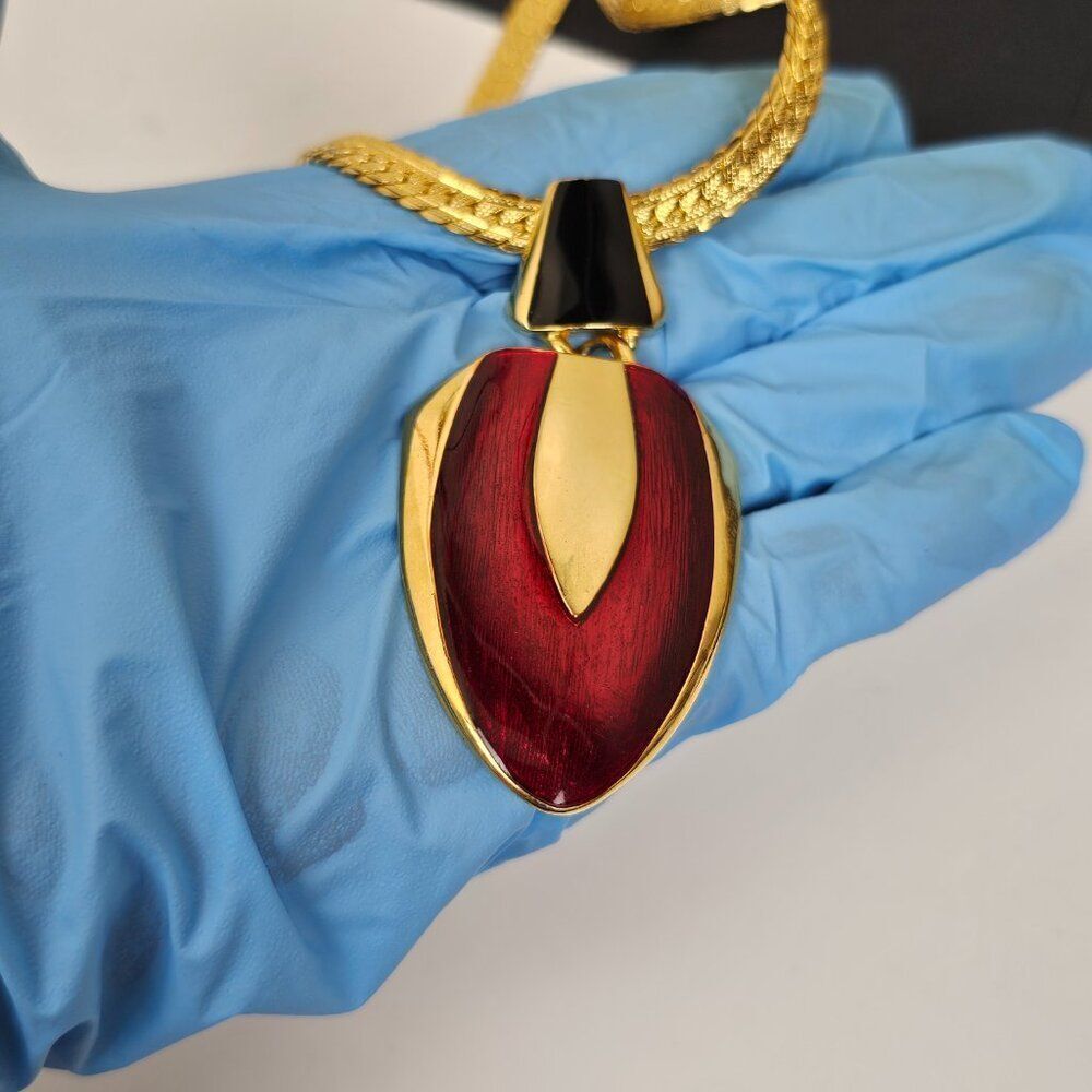 Vintage Black Red Enamel Fixed Pendant Necklace Gold Tone Chain 80s 90s Chunky - Picture 11 of 11